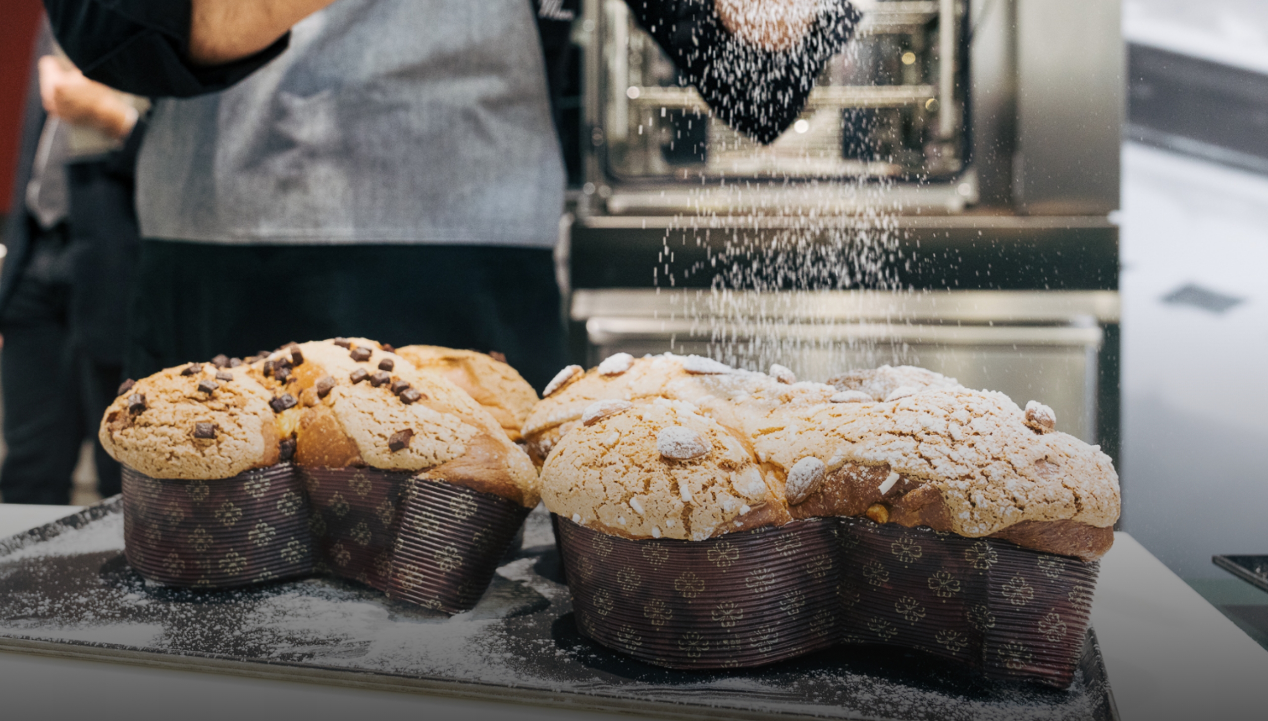 Chef che cucina colombe su cucina professionale Tecnoinox